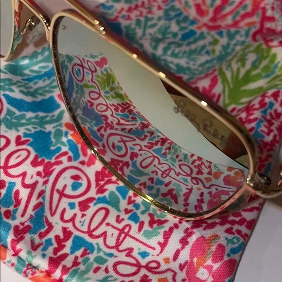 Lilly Pulitzer Bundle includes Vibrant Pink and Blue Tote Bag and Sunglasses - Picture 8 of 9